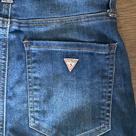 Guess Jeans Medium Dark Wash Denim fits size Small - Picture 4 of 5